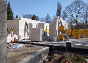 Dům sv. Jáchyma ve Studénce roste – krok za krokem k novému domovu